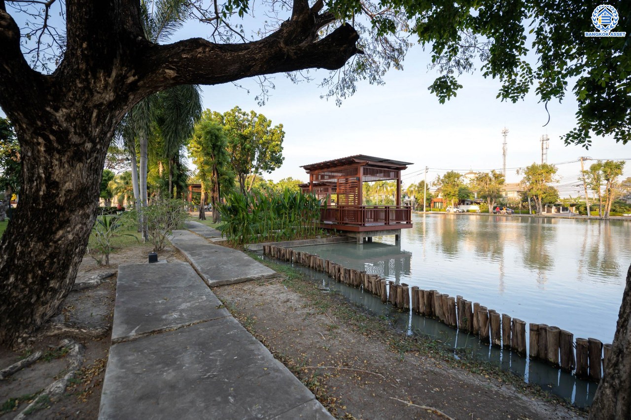 บ้านมือสองตกแต่งใหม่ โครงการ พฤกษ์ลดา1 บางใหญ่ บนเนื้อที่ 50 ตร.ว. ฟังก์ชัน 4 ห้องนอน (ห้องนอนชั้นล่าง 1 ห้อง) 2 ห้องน้ำ 2 ที่จอดรถ ทำเลเดินทางสะดวก เชื่อมต่อถนนกาญจนาภิเษก ใกล้รถไฟฟ้าสายสีม่วง "สถานีคลองบางไผ่" และทางด่วน "กาญจนาภิเษก"